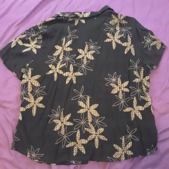 I.N. Studio Button Down Top - Picture 2 of 5